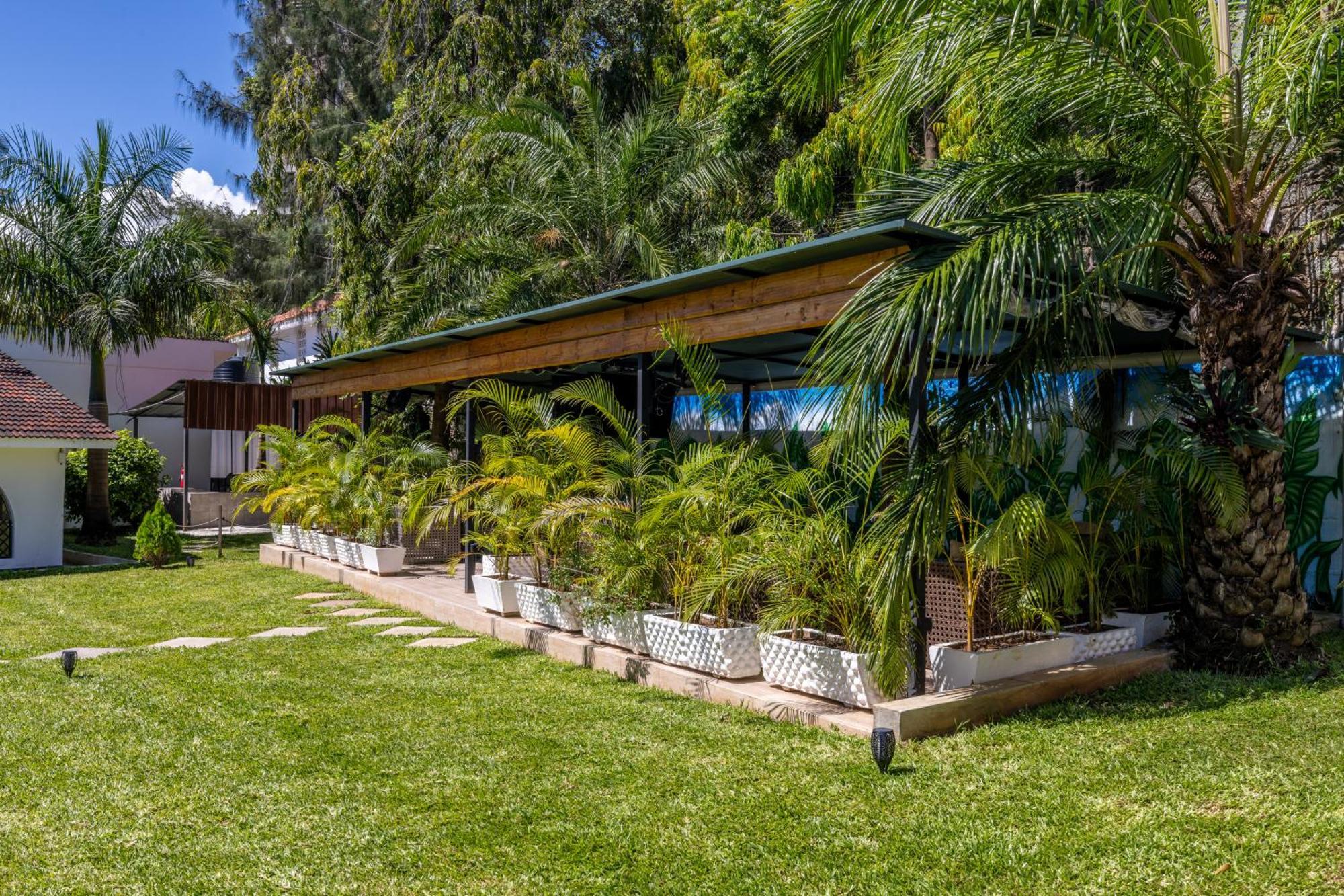 Makaazi Nyali Hotel Момбаса Екстериор снимка