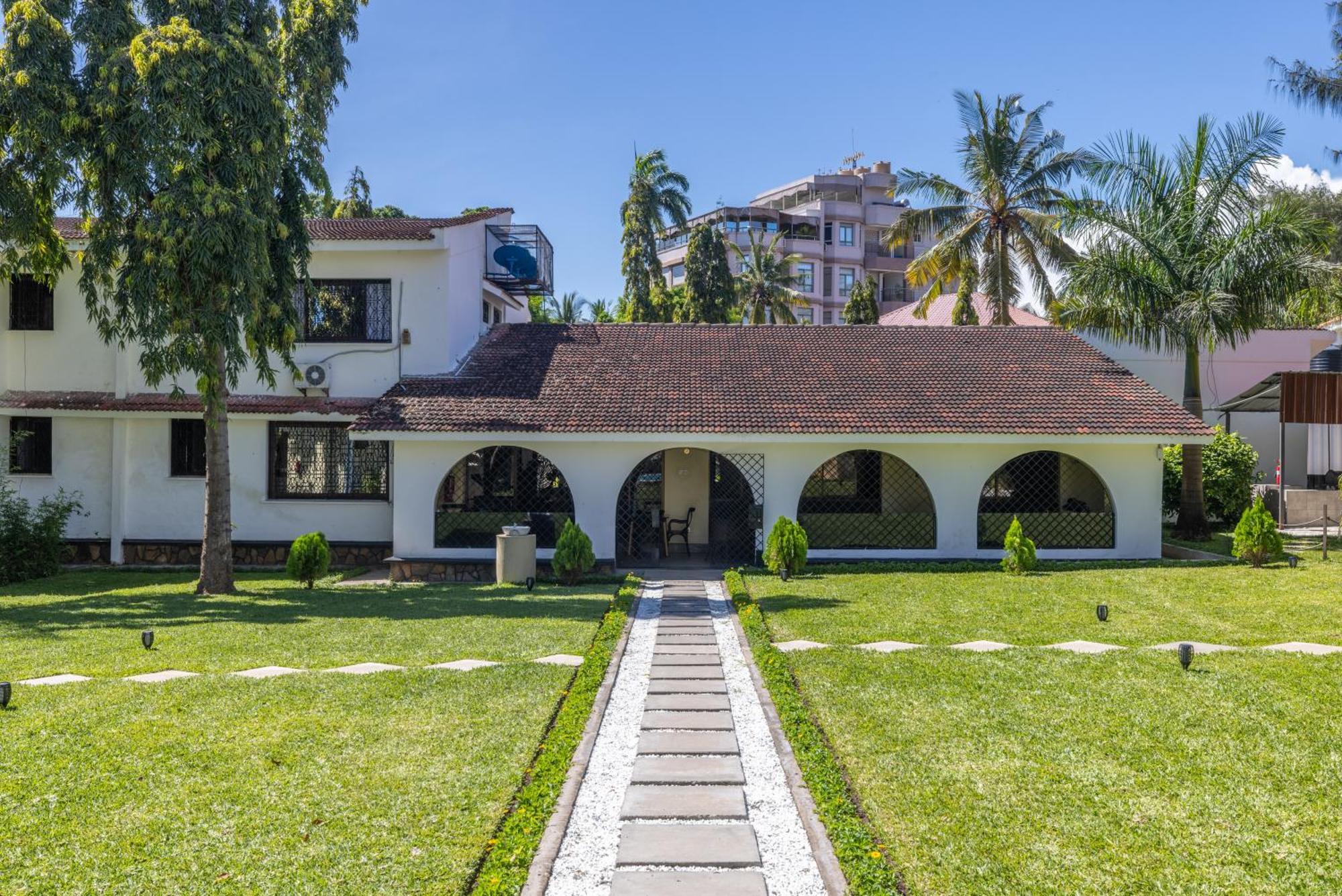 Makaazi Nyali Hotel Момбаса Екстериор снимка