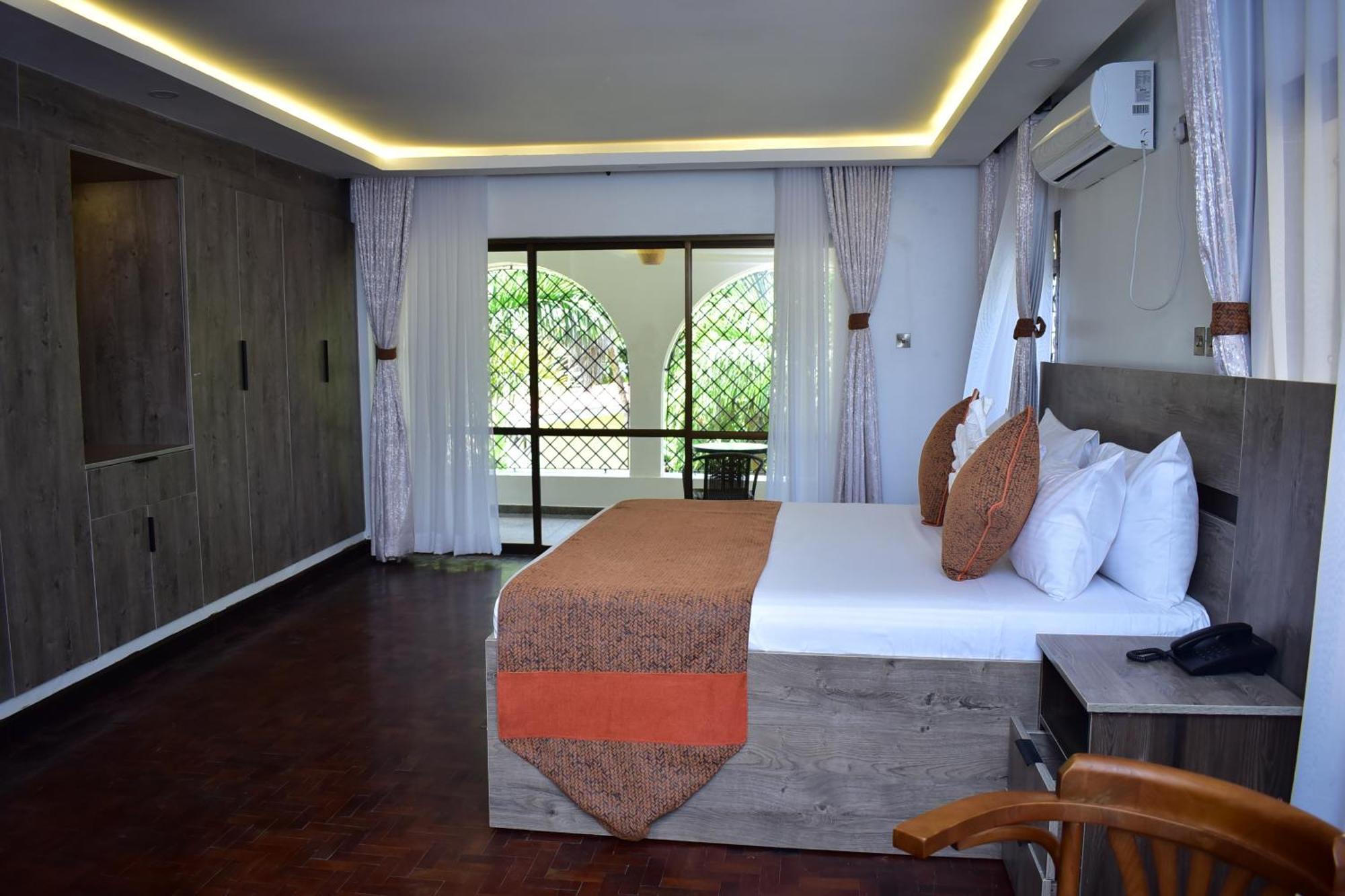 Makaazi Nyali Hotel Момбаса Екстериор снимка