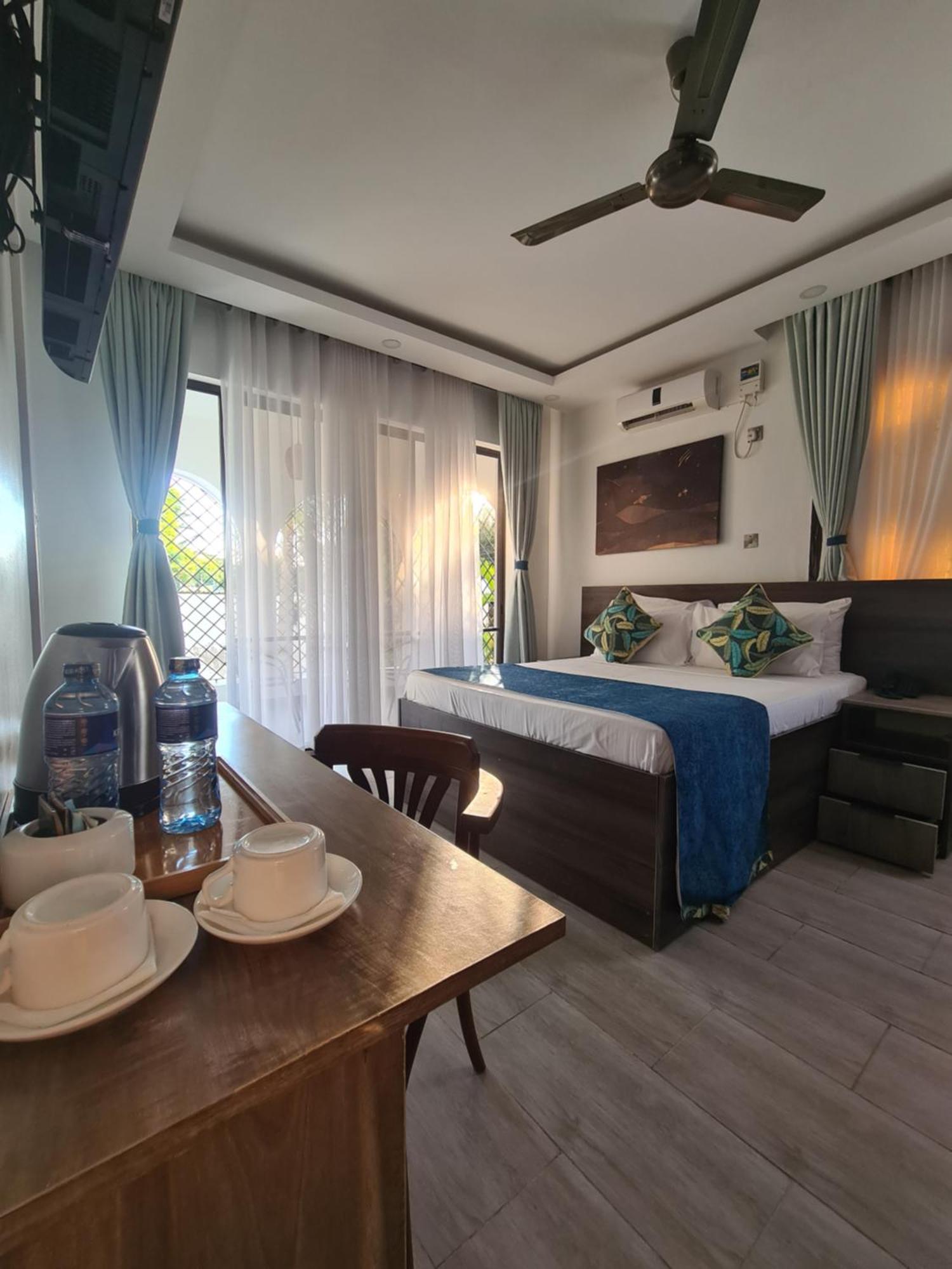 Makaazi Nyali Hotel Момбаса Екстериор снимка